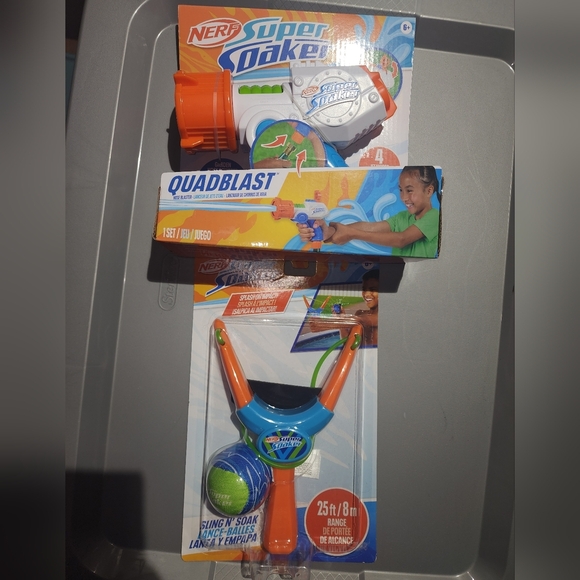 Perfect SuperSoaker Quadblast and Nerf SuperSoaker Sling and Soak Bundle - Picture 1 of 5